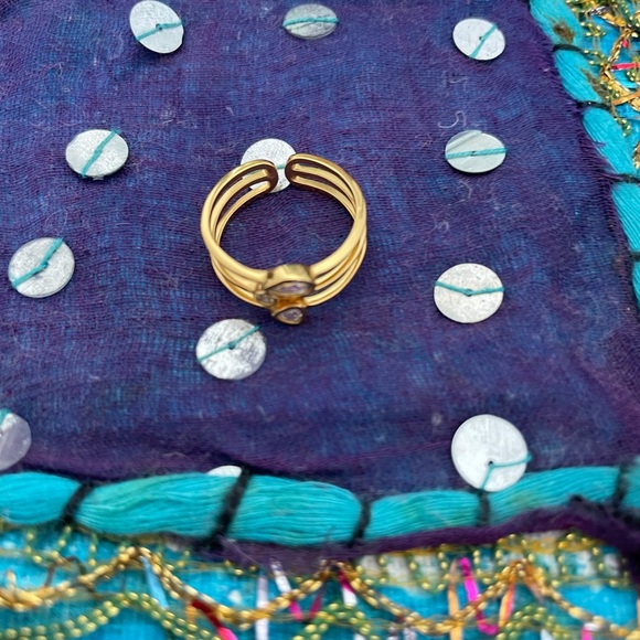 Gold Ring - Picture 2 of 4